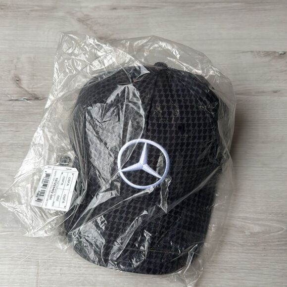 Mercedes-AMG F1 Lewis Hamilton, black size 0S NWT in packaging - Picture 4 of 6